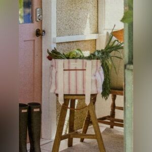 Poppy & Peonies Mini Traveller Tote from the Fall 2025 Jilly Box